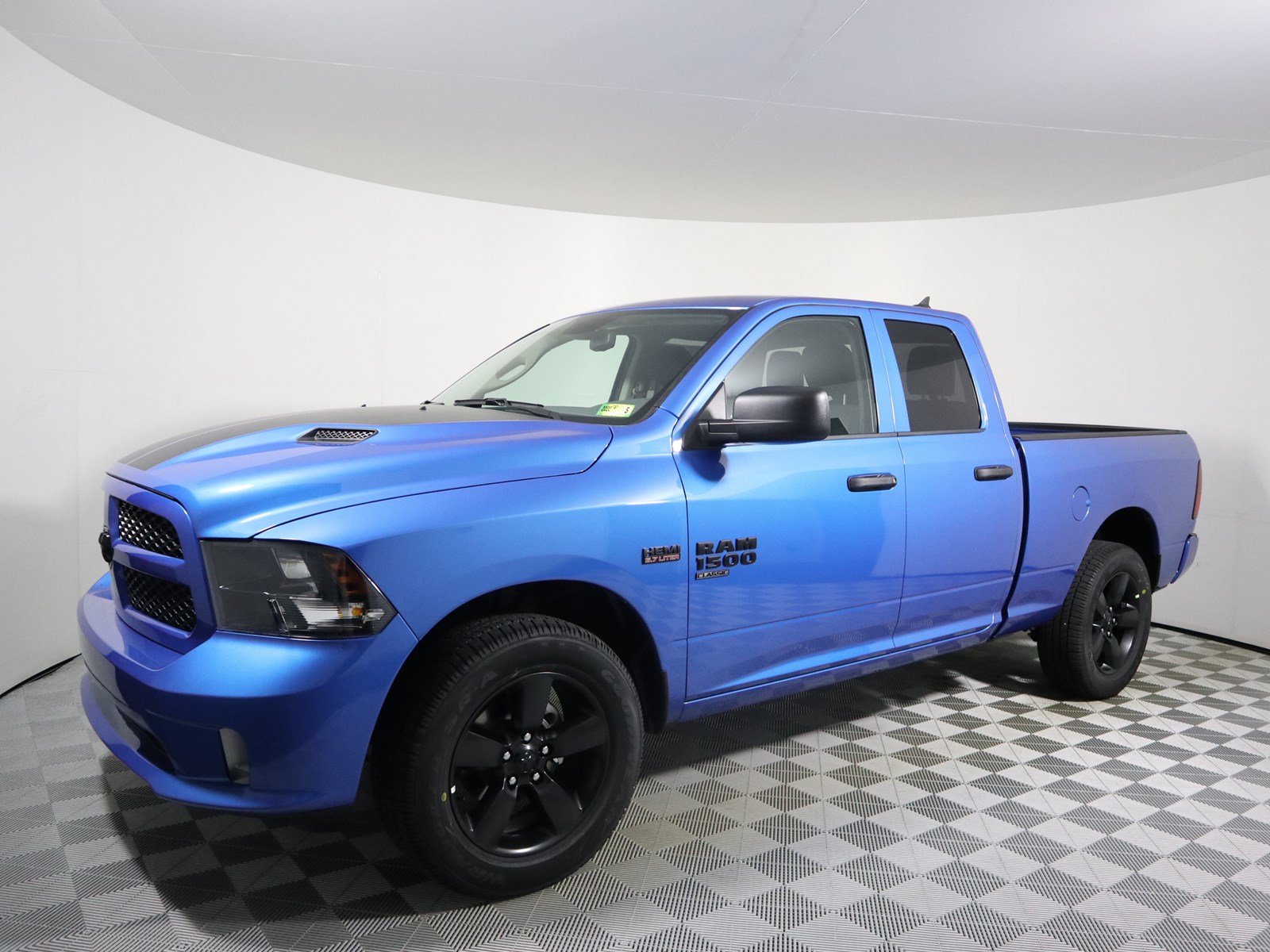 New 2019 Ram 1500 Classic Express Crew Cab Pickup In Parkersburg #d7880 