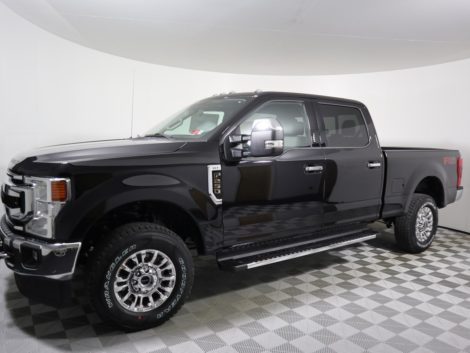 New 2020 Ford Super Duty F-250 SRW XLT Crew Cab Pickup in Parkersburg #