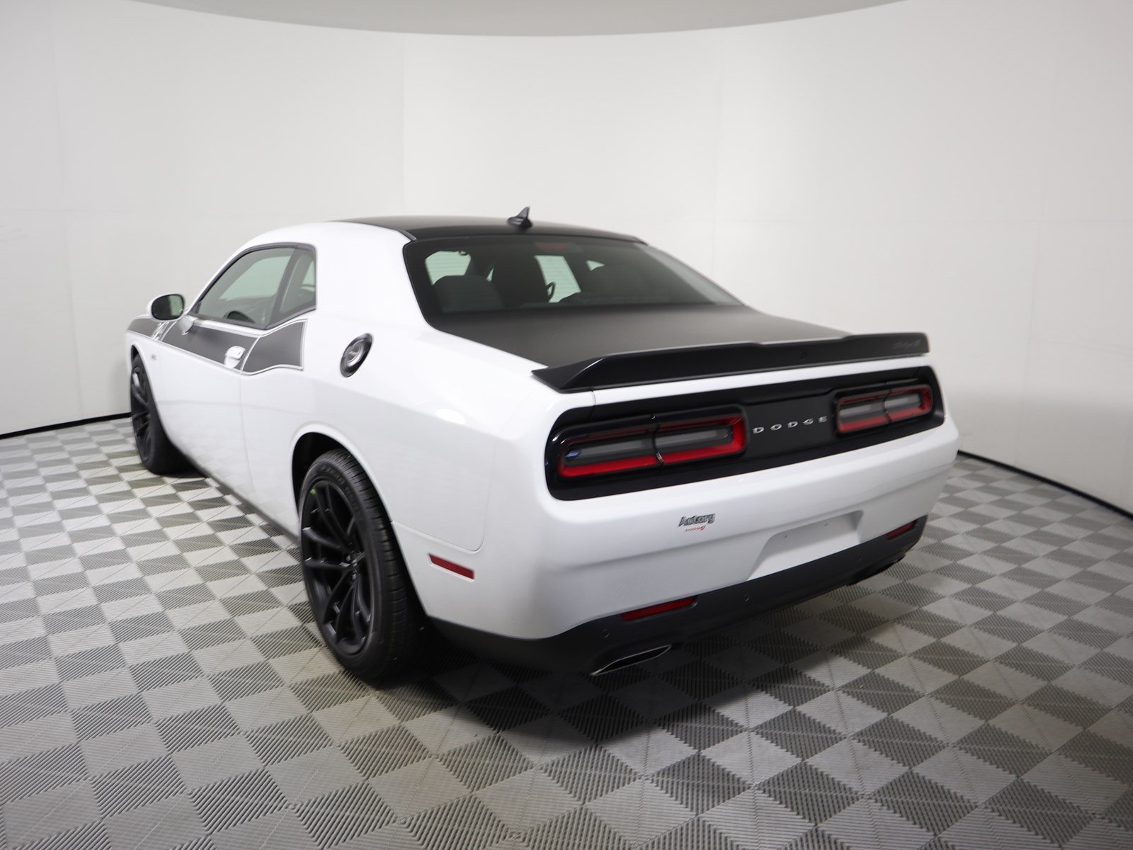 New 2020 Dodge Challenger R/T Scat Pack 2dr Car in Parkersburg #D8277