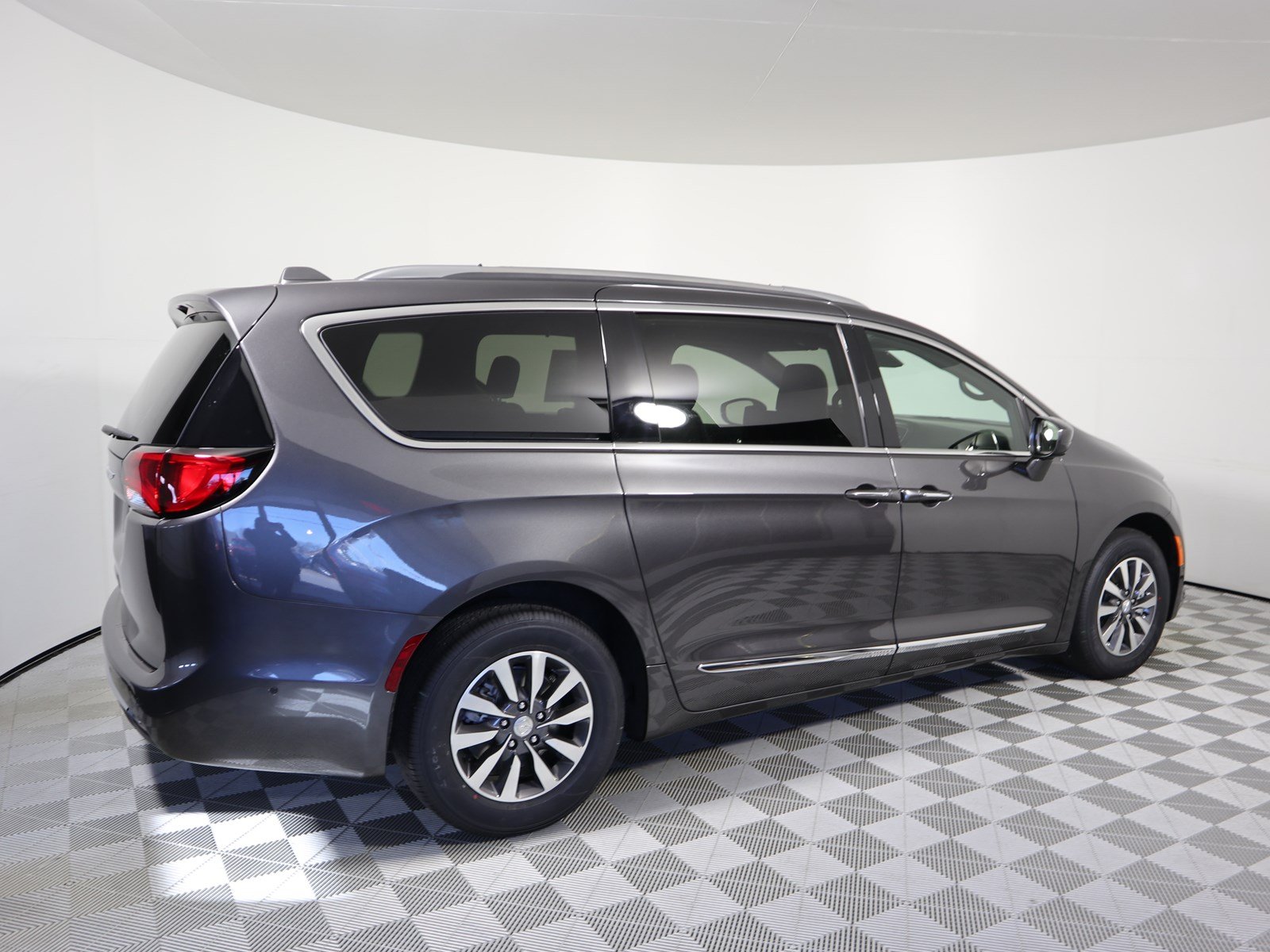 New 2020 Chrysler Pacifica Touring L Plus 35th Anniversary Mini-van ...