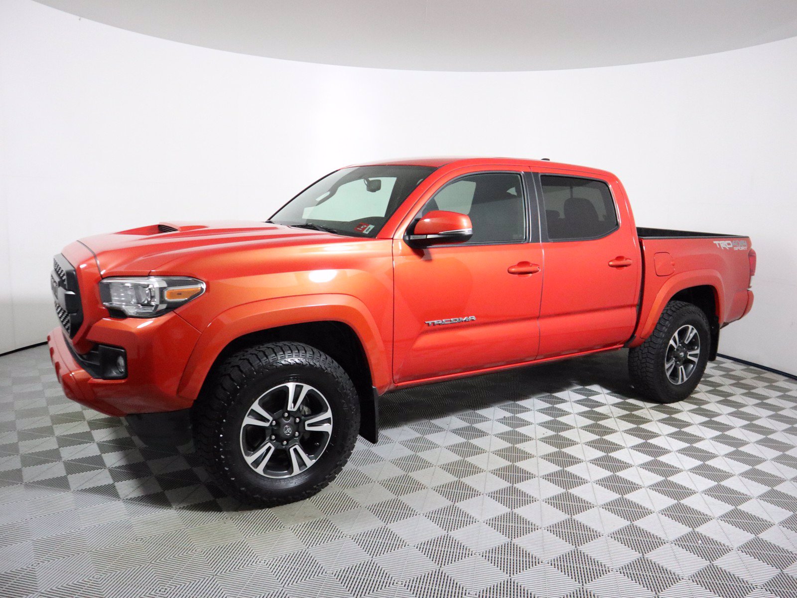 Pre-Owned 2017 Toyota Tacoma Crew Cab Pickup in Parkersburg #F20017A