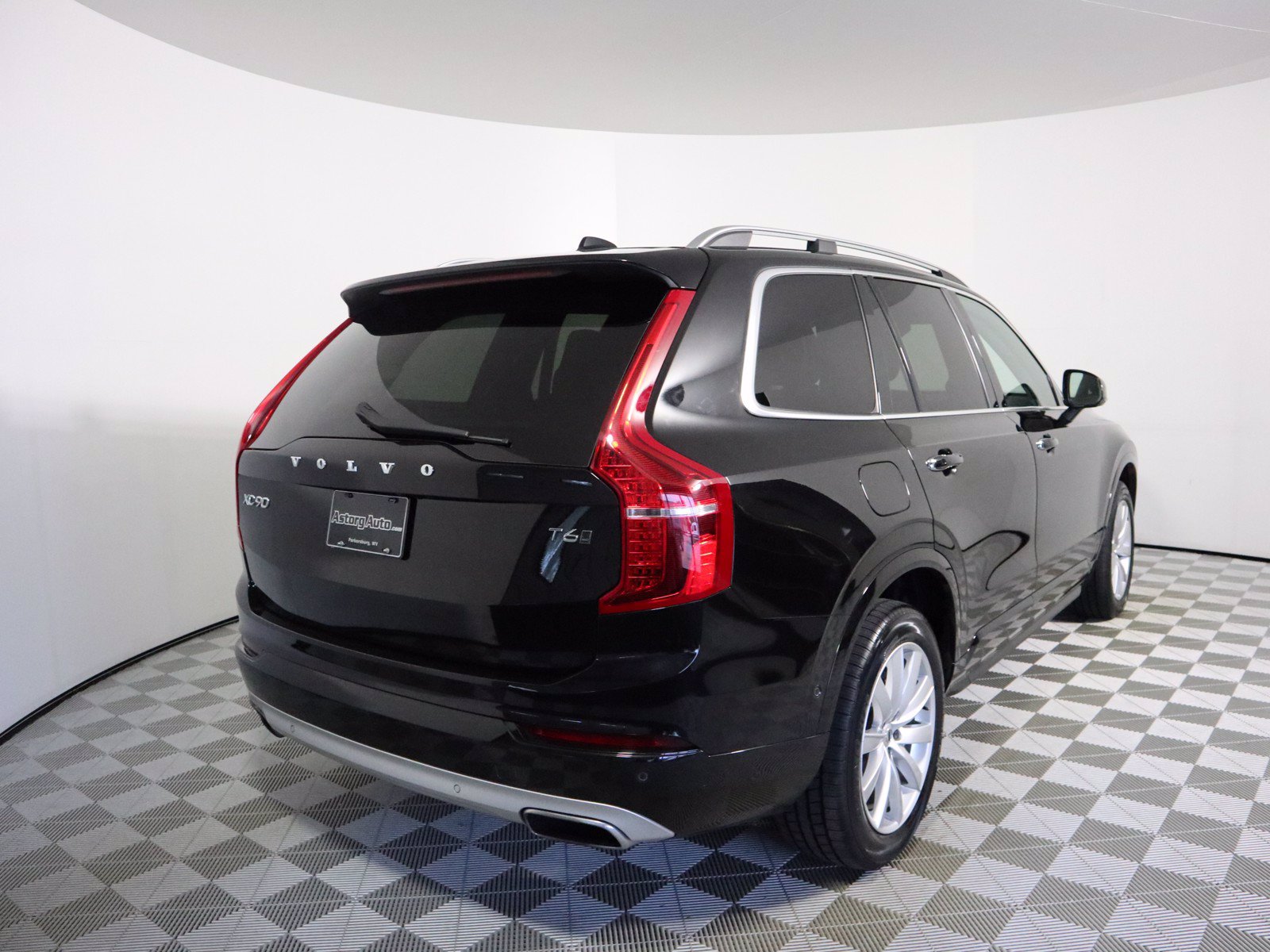 Pre Owned 2016 Volvo Xc90 T6 Momentum Sport Utility In Parkersburg M5946a Astorg Auto