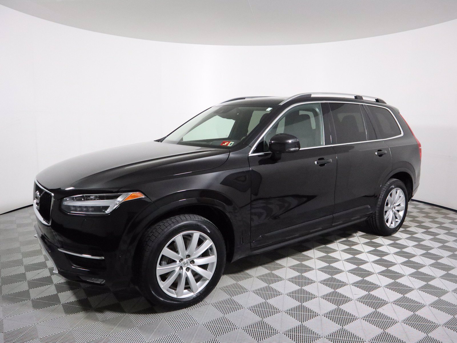 PreOwned 2016 Volvo XC90 T6 Momentum Sport Utility in